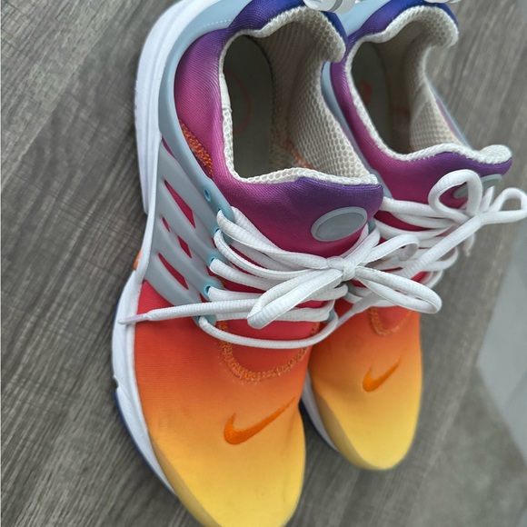 Nike Gradient Sneakers - Picture 2 of 6